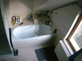 Camsoda Sex Chat of voyeurcam-julmodels-bath-2nd-1