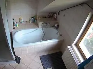 Camsoda Live Sex of voyeurcam-julmodels-bath-2nd-1