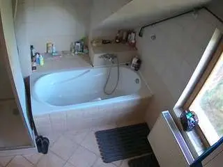 Camsoda Free Porn Cam of voyeurcam-julmodels-bath-2nd-1