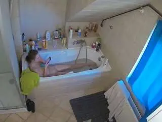 Camsoda Best Webcam of voyeurcam-julmodels-bath-2nd-1