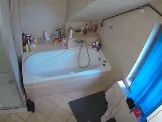 Camsoda Live Sex of voyeurcam-julmodels-bath-2nd-1