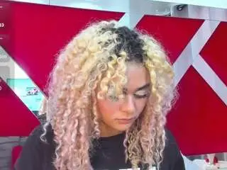 Camsoda Live Sex Cam of curly-marshall