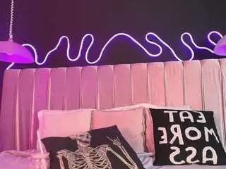 Camsoda Free Live Porn of cute-lily