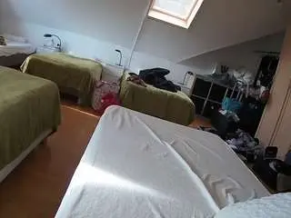 Camsoda Sex Cam of voyeurcam-julmodels-bed-1