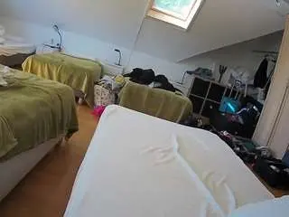 Camsoda Sex Cam of voyeurcam-julmodels-bed-1