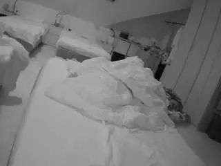 Camsoda Nude Webcam of voyeurcam-julmodels-bed-1