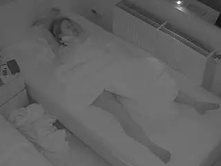 Camsoda Sex Cam of voyeurcam-julmodels-bed-7