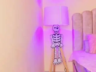 Camsoda Nude Webcam of adelinee-18