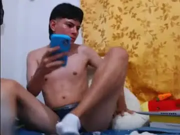 Chaturbate Free Porn Cam of milo_tai862