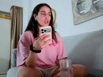 Chaturbate Live Sex Cam of chillwithcamii