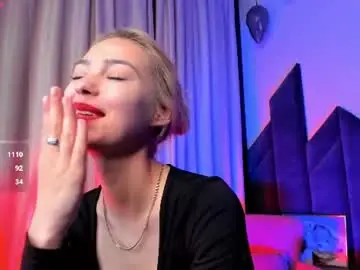 Chaturbate Live Sex Cam of alysiasun