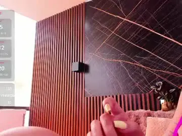 Chaturbate Best live sex cam show of holly_22