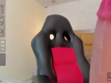 Chaturbate Live Sex Cam of larsonmia