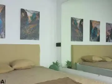 Chaturbate Live Sex Cam of crystal_reyess