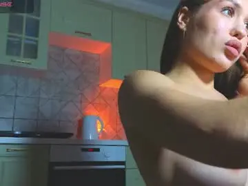 Chaturbate Live Sex Cam of mia___lunaa