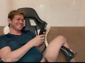 Chaturbate Live Sex Cam of philcummx