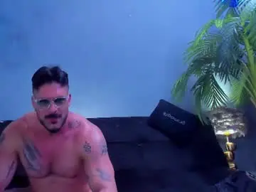 Chaturbate Live Porn of dennis_cox_