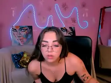 Chaturbate Live Sex Cam of kiki_swan