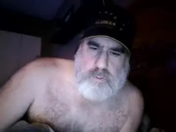 Chaturbate Free Porn Cam of straightbear4you