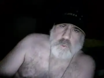 Chaturbate Live Sex Cam of straightbear4you