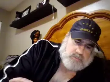Chaturbate Live Sex Cam of straightbear4you