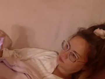 Chaturbate Live Sex Cam of candylady136