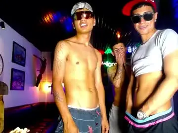 Chaturbate Live Sex Cam of crismens