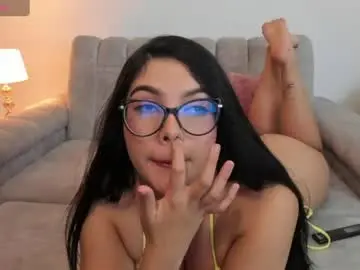 Chaturbate Nude Webcam of tharaaa_1