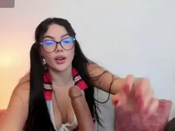 Chaturbate Live Porn of tharaaa_1