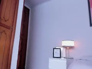 Chaturbate Nude Webcam of caroline_dh