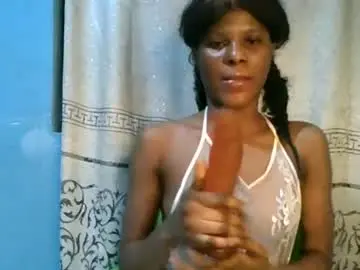 Chaturbate Live Sex Cam of luckymadequeen