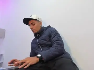 Chaturbate Private Sex Chat of dennis_kinsey