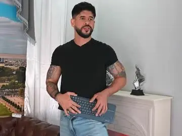 Chaturbate Watch Live Sex Cams of petesevans_1