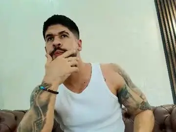 Chaturbate Watch Live Sex Cams of petesevans_1