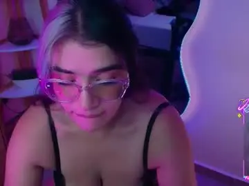 Chaturbate Adult Webcams of roxy_clark