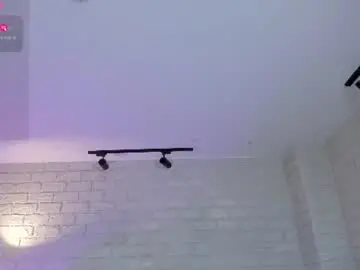 Chaturbate Live Sex Cam of niaholland