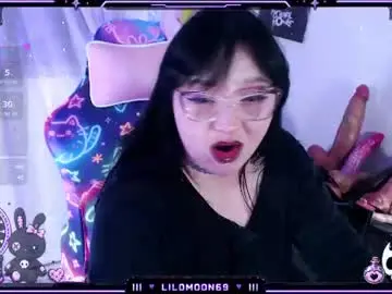 Chaturbate Live Sex Cam of lilomoon69