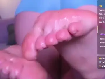 Chaturbate Live Sex Cam of b_e_l_l_a__t_r_i_x