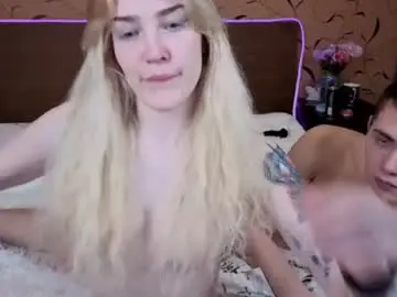 Chaturbate Live Sex Cam of wowhrnycouple