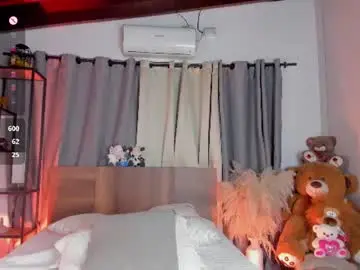 Chaturbate Live Sex Cam of amber_maxwell