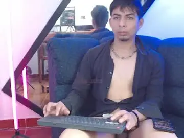 Chaturbate Live Sex Cam of mralpha_latino