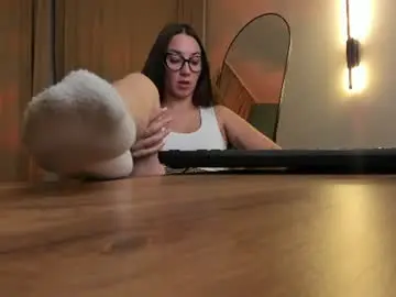 Chaturbate Free Live Porn of crimsona_dom