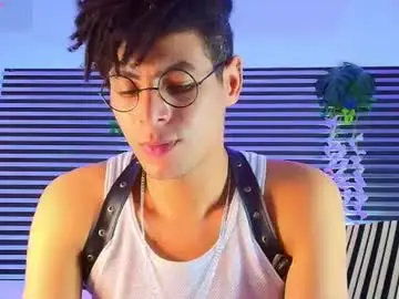 Chaturbate Live Sex Cam of thiiagosaeenz