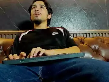 Chaturbate Sex Cam of latinshort