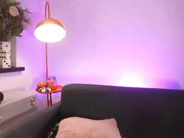 Chaturbate Live Sex Cam of littlee33