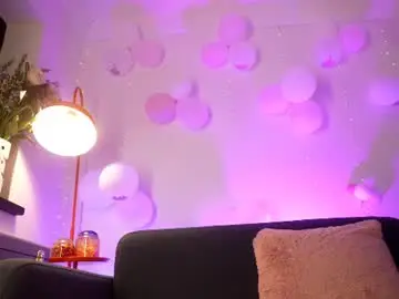 Chaturbate Live Sex Cam of littlee33