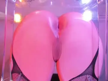 Chaturbate Live Sex Cam of milan_daph