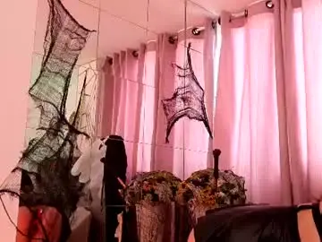 Chaturbate Live Sex Cam of emmaclark__