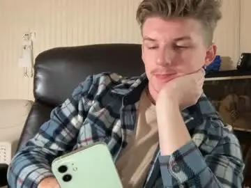 Chaturbate Live Sex Cam of deeyungguy