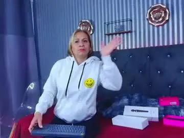 Chaturbate Live Sex Cam of geminis_milf